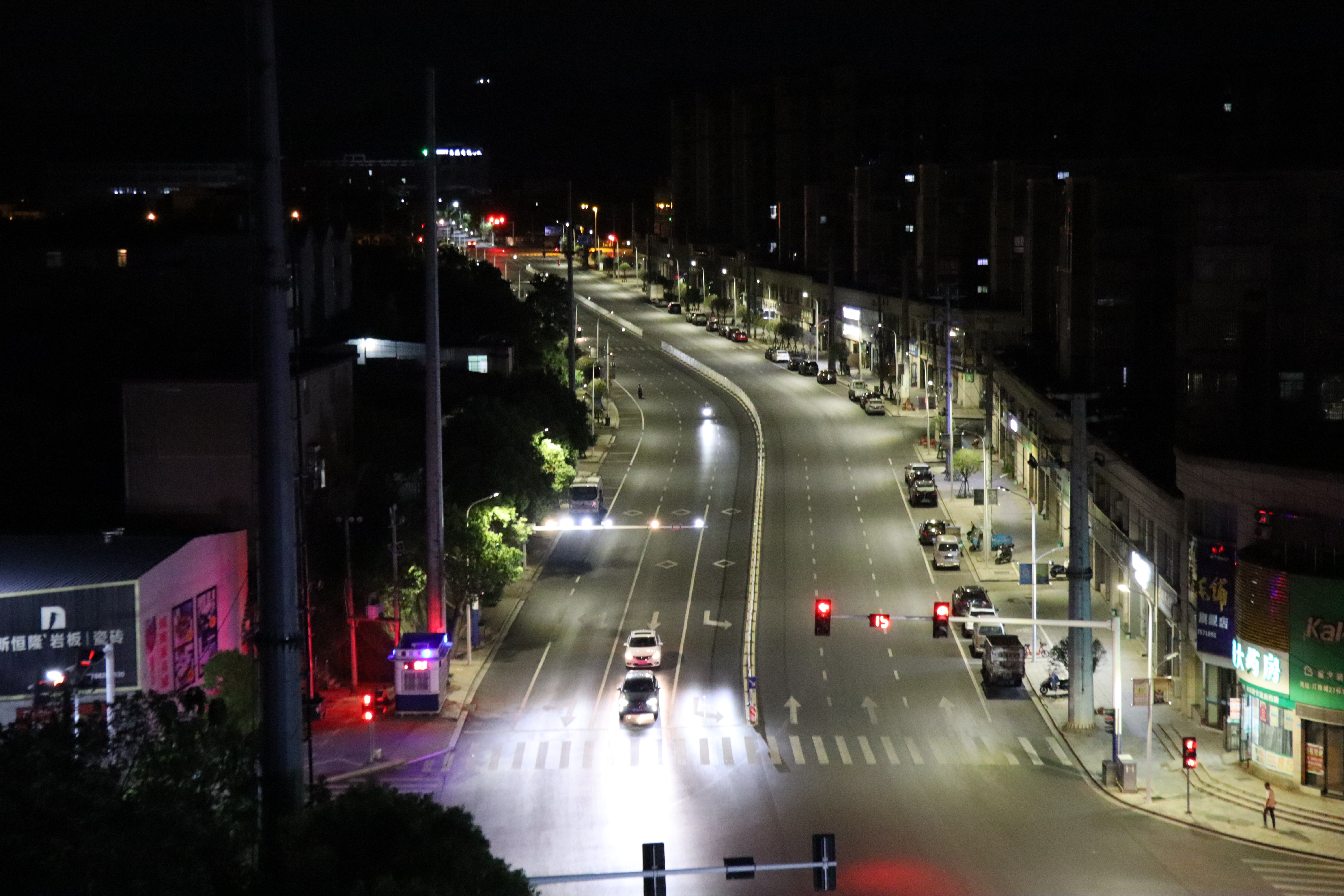 明珠大道路灯改造完美验收，珩祥电保安全节能路灯让每一度电都更有价值！